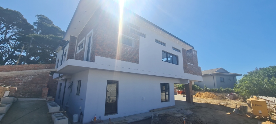 4 Bedroom Property for Sale in Mossel Bay Central Western Cape